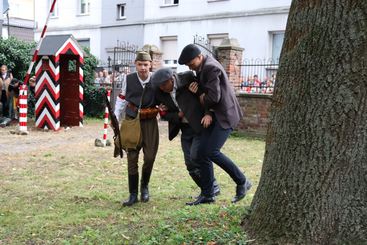 Inscenizacja historyczna i koncert patriotyczny podsumowały wieluńskie uroczystości związane z 80. rocznicą wybuchu Powstania Warszawskiego